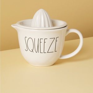 Rae Dunn SQUEEZE Citrus Juicer